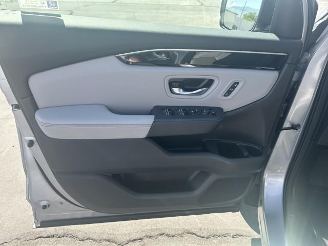 new 2025 Honda Pilot car, priced at $45,998