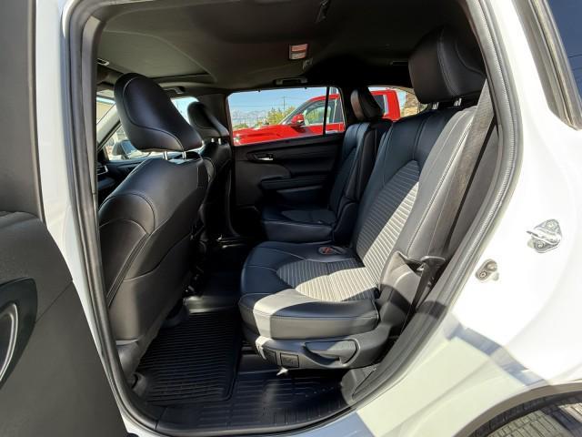 used 2022 Toyota Highlander car, priced at $37,998