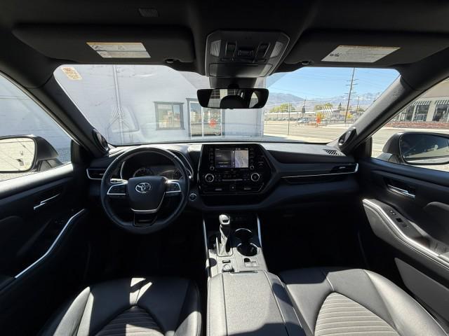 used 2022 Toyota Highlander car, priced at $37,998