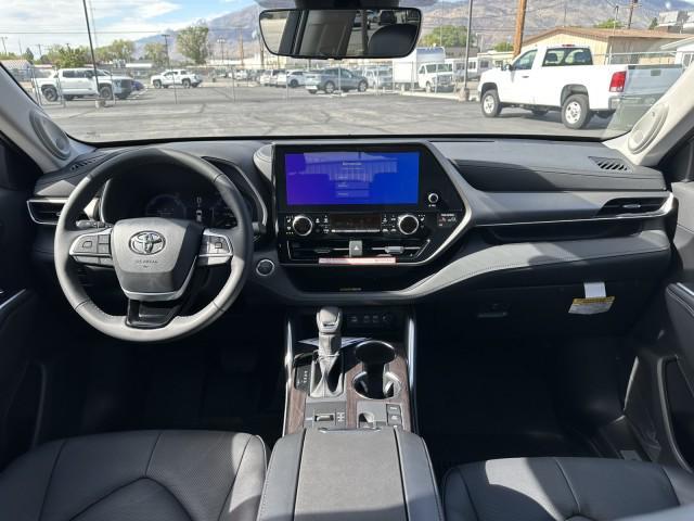 new 2025 Toyota Highlander Hybrid car, priced at $54,358