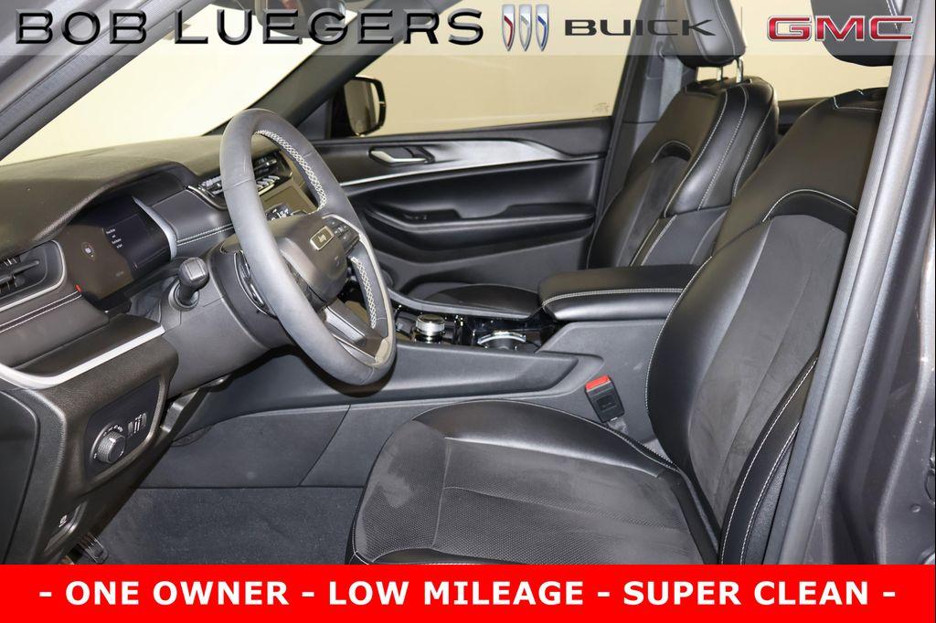 used 2023 Jeep Grand Cherokee car, priced at $35,989