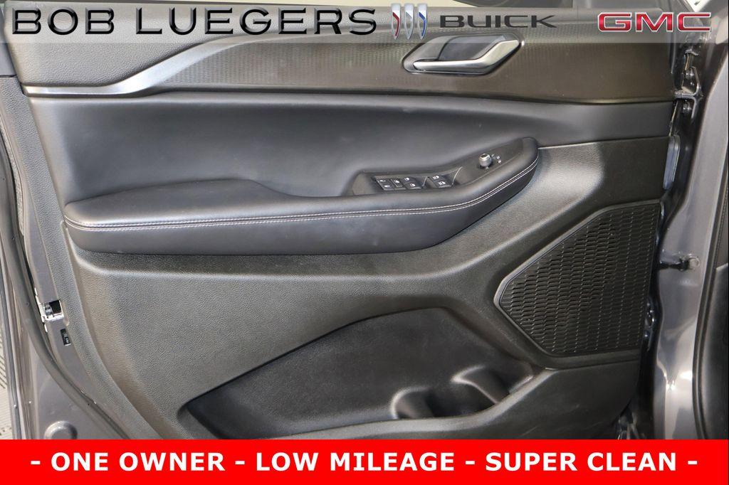 used 2023 Jeep Grand Cherokee car, priced at $35,989