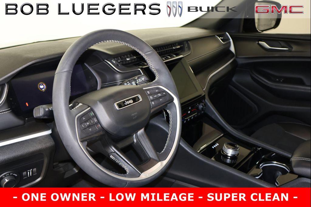 used 2023 Jeep Grand Cherokee car, priced at $35,989