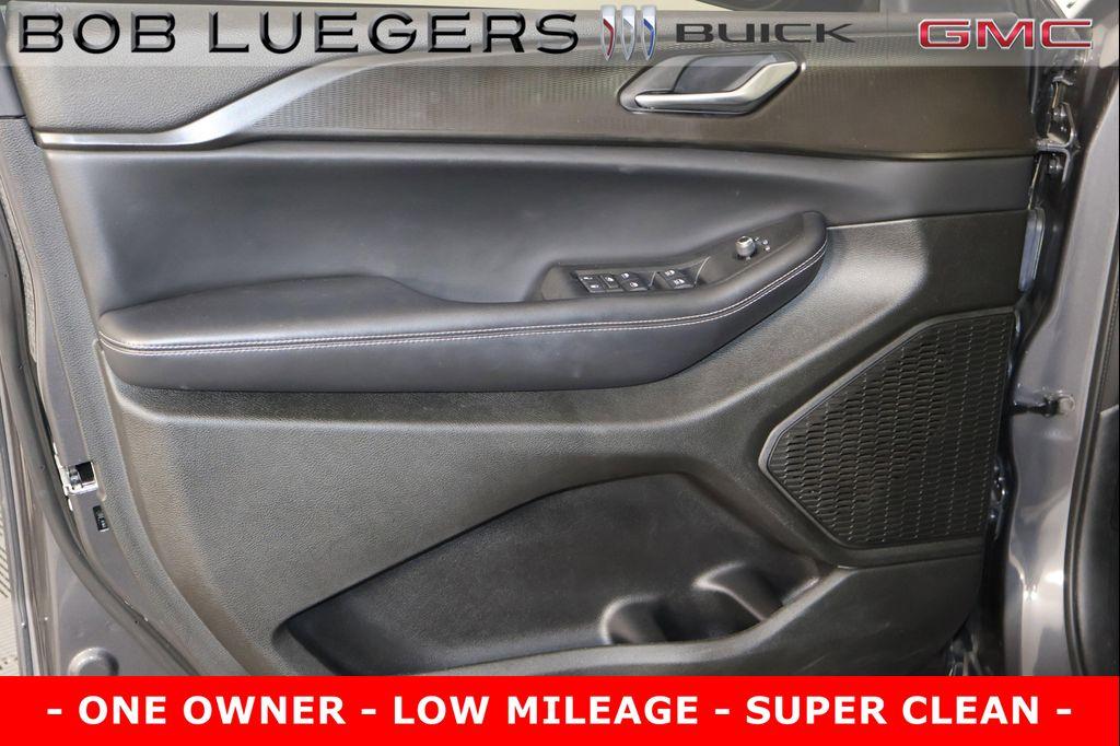 used 2023 Jeep Grand Cherokee car, priced at $35,989