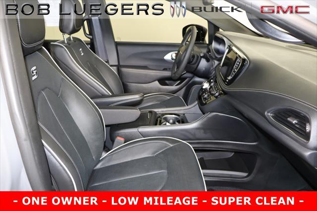 used 2025 Chrysler Pacifica car, priced at $44,989