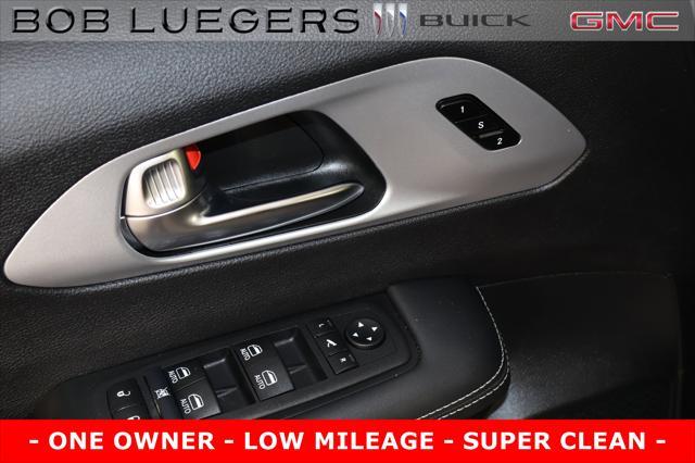 used 2025 Chrysler Pacifica car, priced at $44,989
