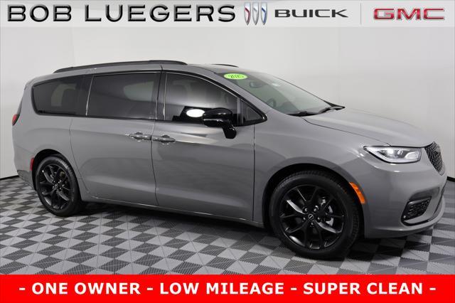 used 2025 Chrysler Pacifica car, priced at $44,989