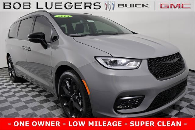 used 2025 Chrysler Pacifica car, priced at $44,989