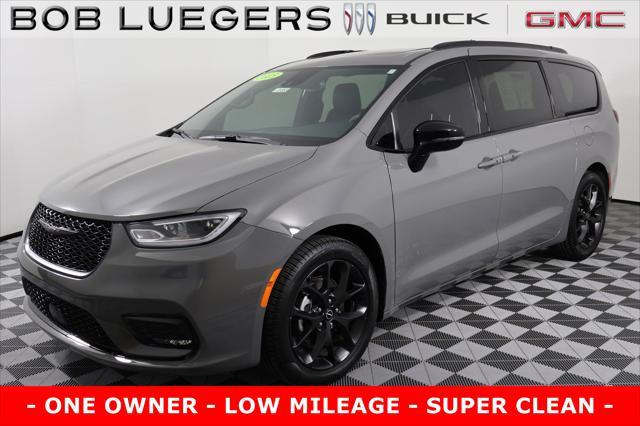 used 2025 Chrysler Pacifica car, priced at $44,989