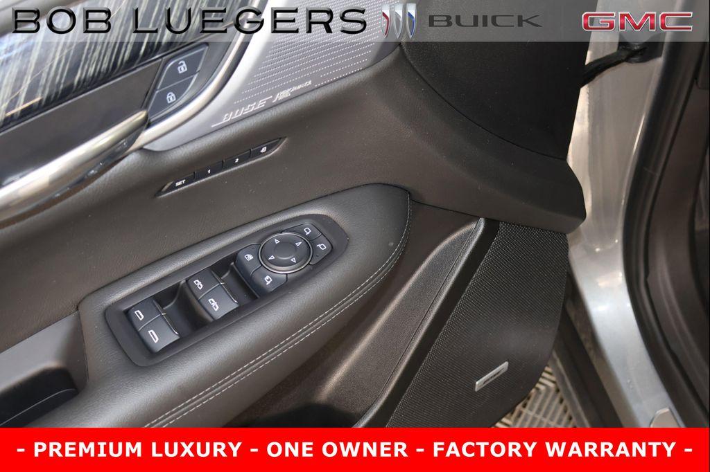 used 2025 Cadillac XT6 car, priced at $47,989