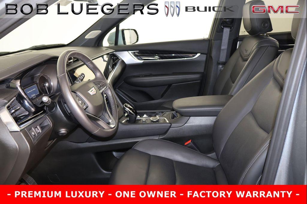 used 2025 Cadillac XT6 car, priced at $47,989