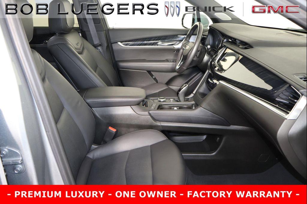 used 2025 Cadillac XT6 car, priced at $47,989
