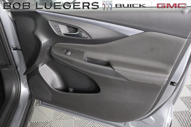 new 2025 Buick Envista car, priced at $26,615