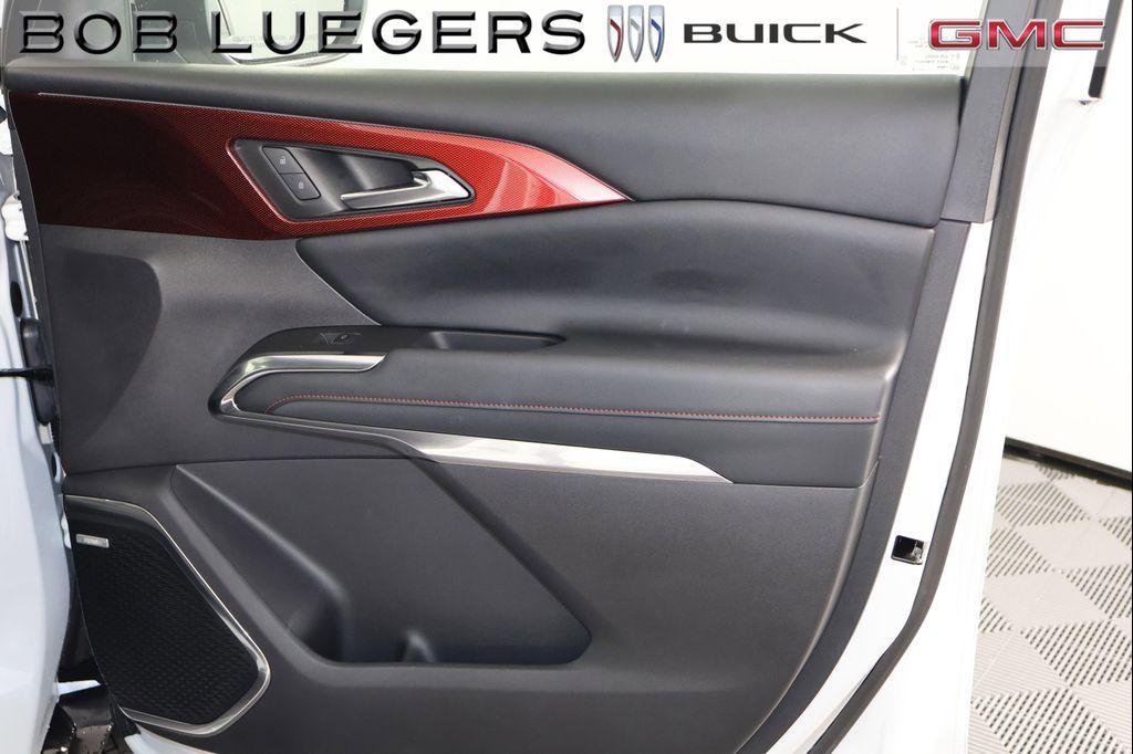 used 2024 Chevrolet Traverse car, priced at $51,944