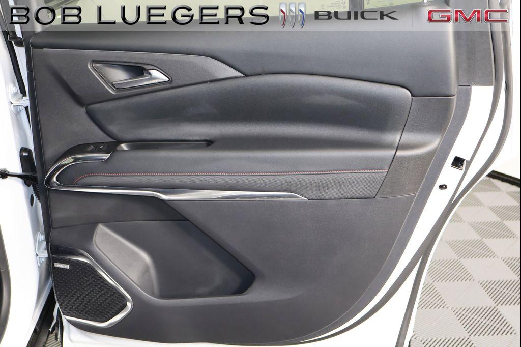 used 2024 Chevrolet Traverse car, priced at $51,944