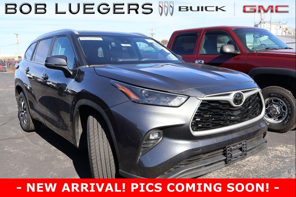 used 2023 Toyota Highlander car, priced at $39,986