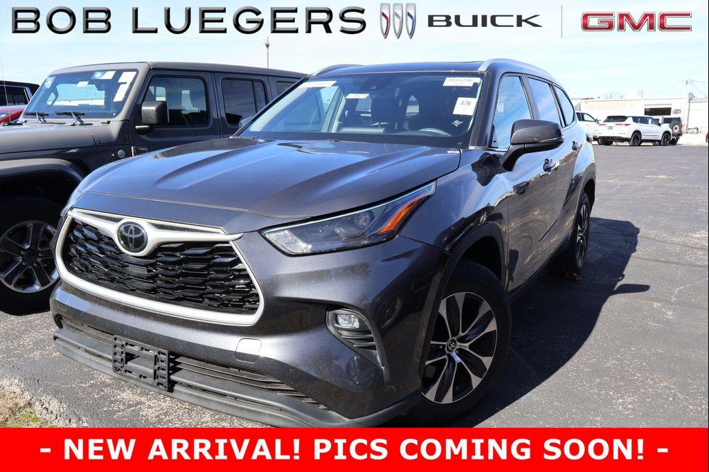 used 2023 Toyota Highlander car, priced at $39,986
