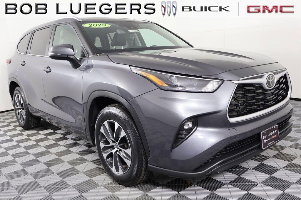 used 2023 Toyota Highlander car, priced at $39,986