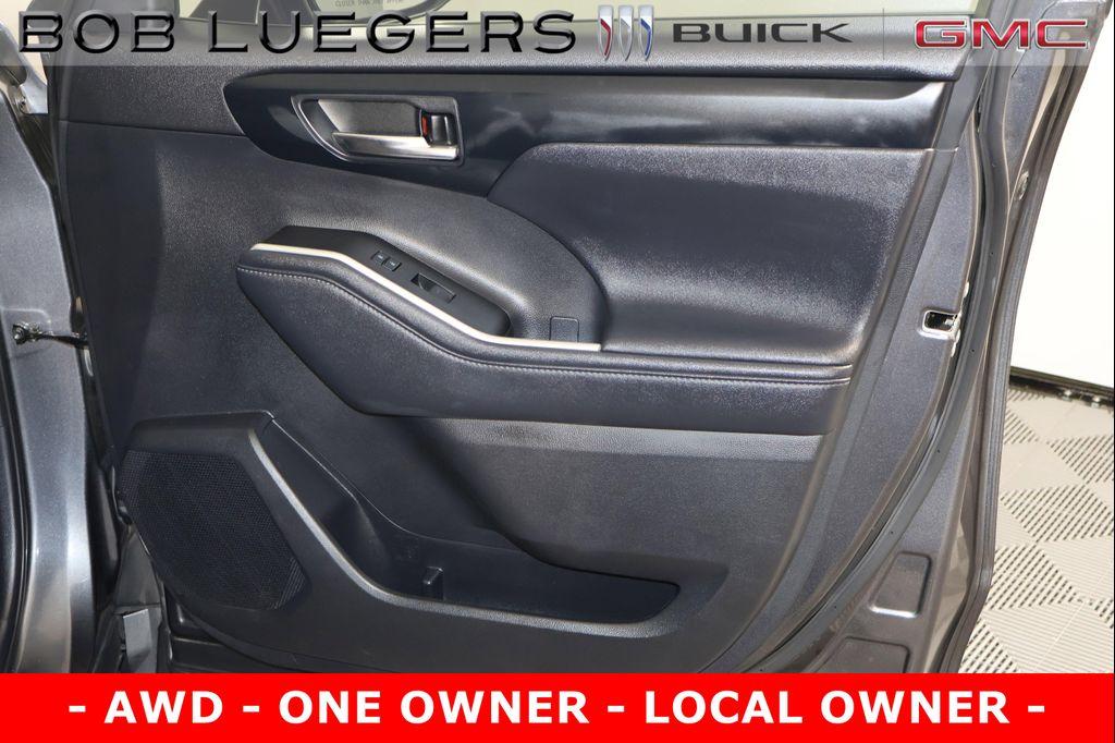 used 2021 Toyota Highlander car, priced at $30,989