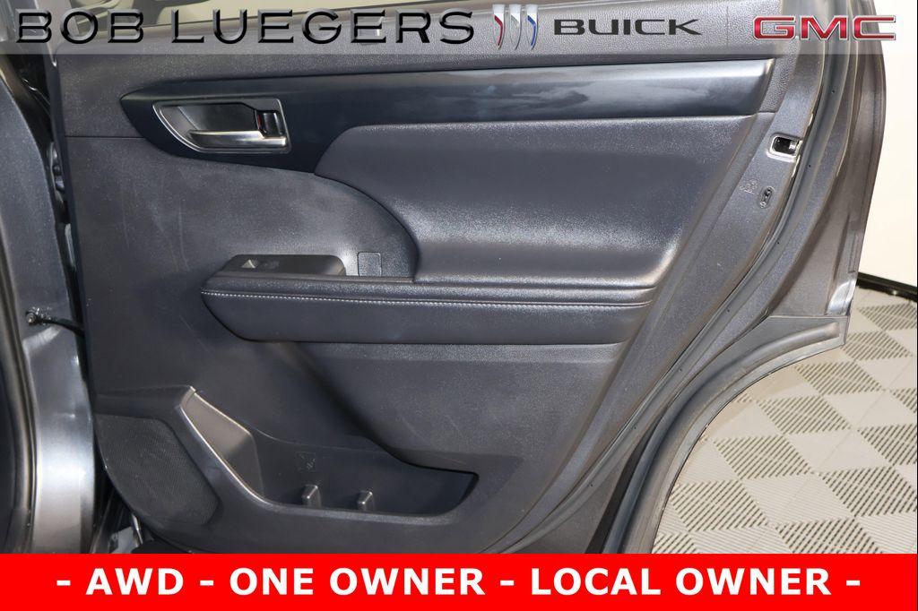 used 2021 Toyota Highlander car, priced at $30,989