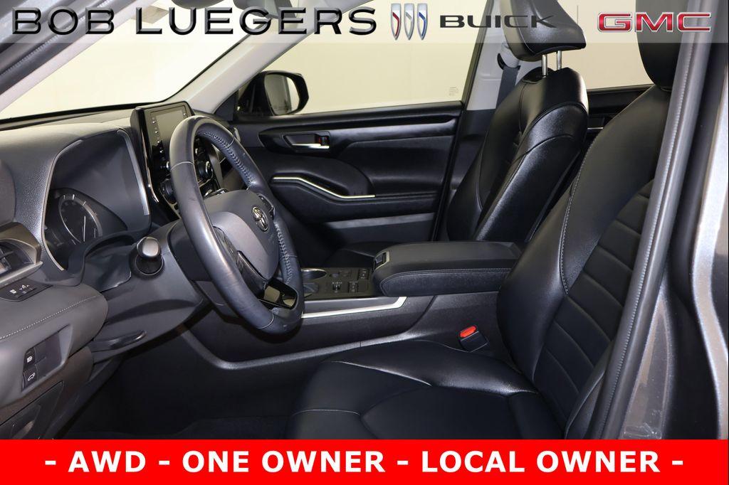 used 2021 Toyota Highlander car, priced at $30,989