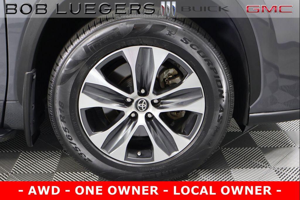 used 2021 Toyota Highlander car, priced at $30,989