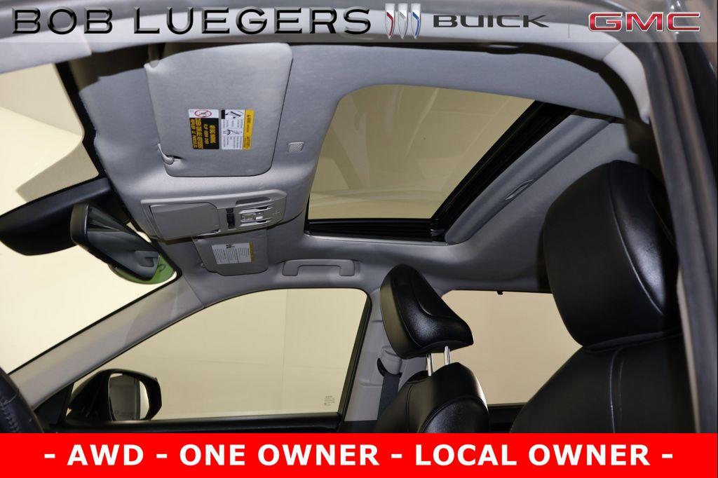 used 2021 Toyota Highlander car, priced at $30,989