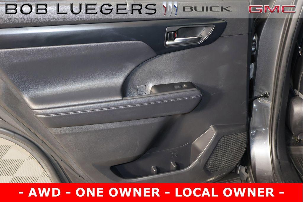 used 2021 Toyota Highlander car, priced at $30,989