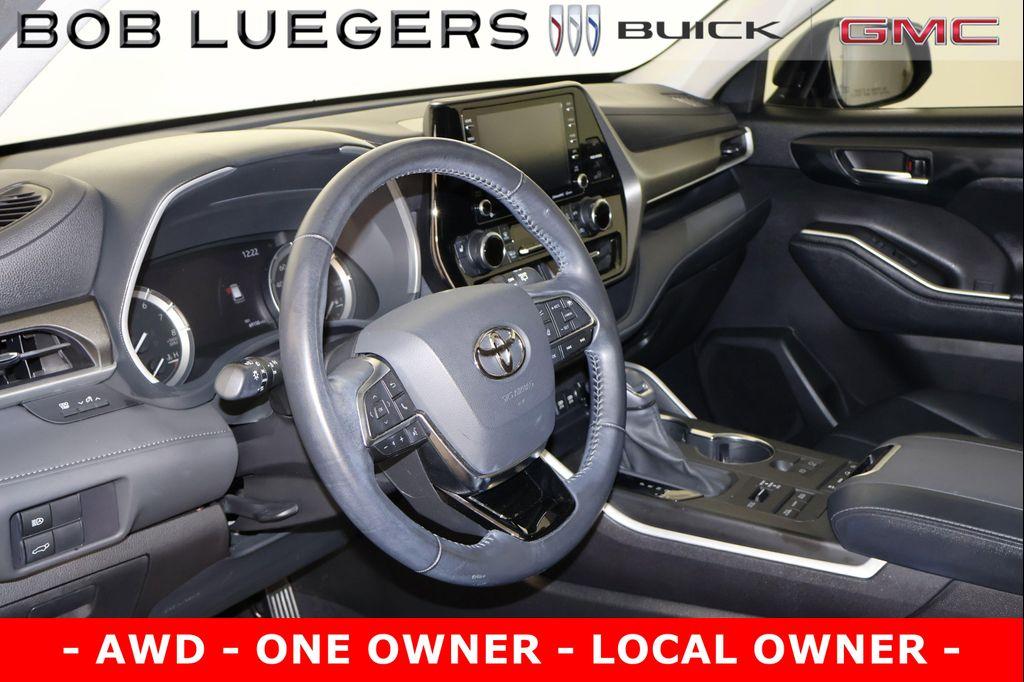 used 2021 Toyota Highlander car, priced at $30,989