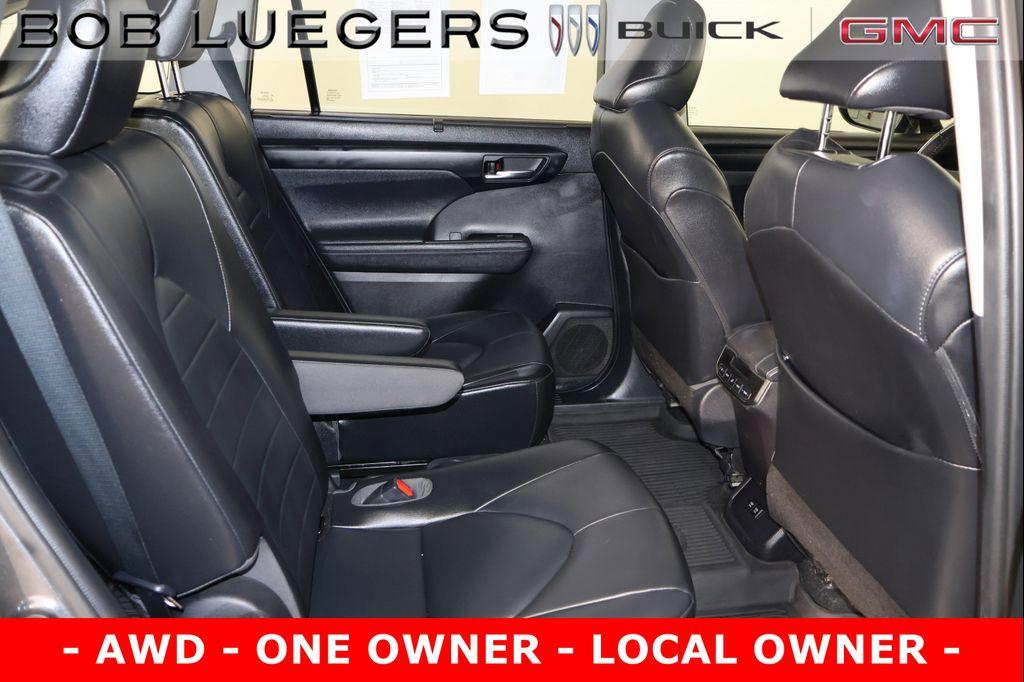 used 2021 Toyota Highlander car, priced at $30,989