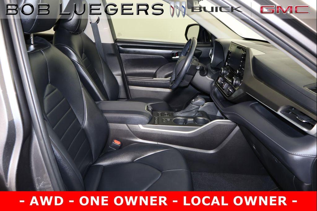 used 2021 Toyota Highlander car, priced at $30,989