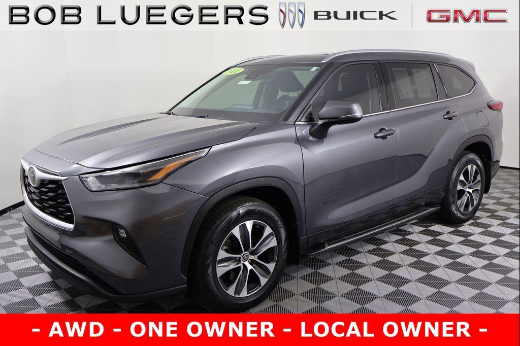 used 2021 Toyota Highlander car, priced at $30,989
