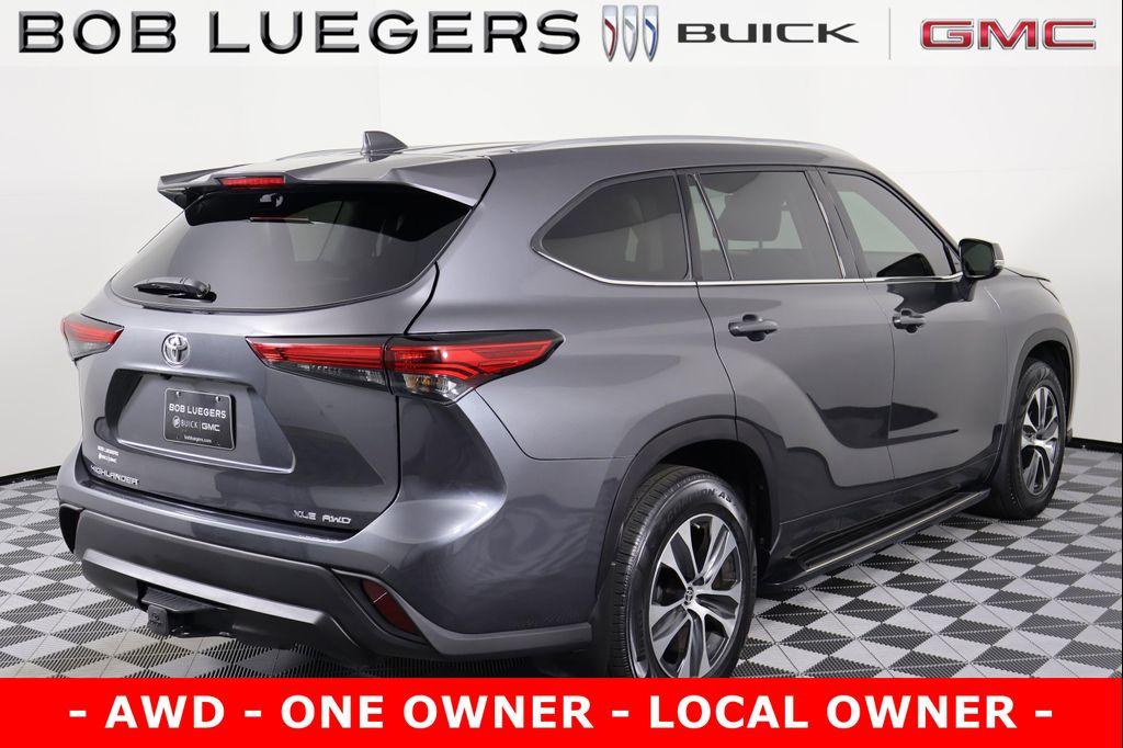 used 2021 Toyota Highlander car, priced at $30,989