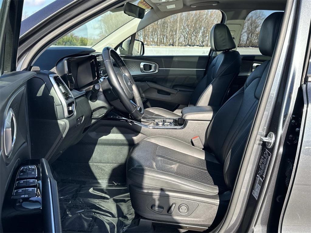 used 2022 Kia Sorento car, priced at $27,000