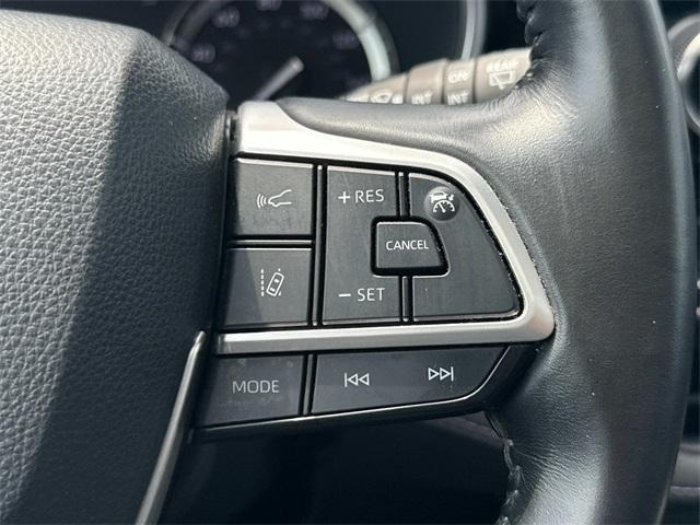 used 2022 Toyota Highlander car, priced at $33,400