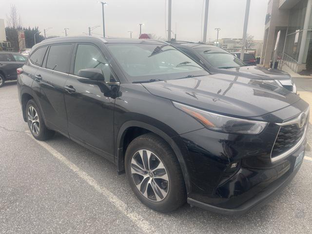used 2022 Toyota Highlander car, priced at $33,900