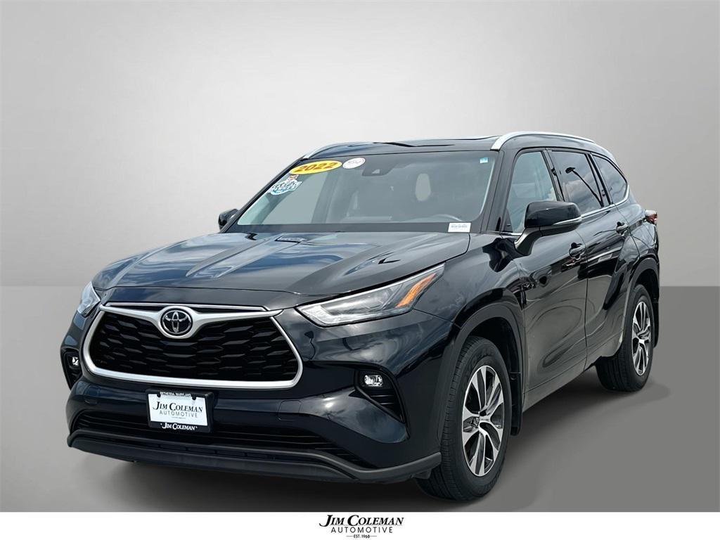 used 2022 Toyota Highlander car, priced at $33,400