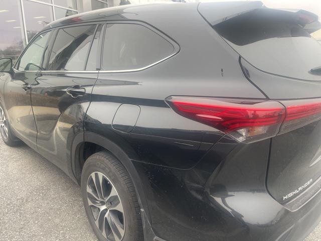 used 2022 Toyota Highlander car, priced at $33,900