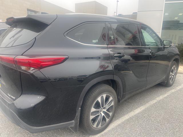 used 2022 Toyota Highlander car, priced at $33,900