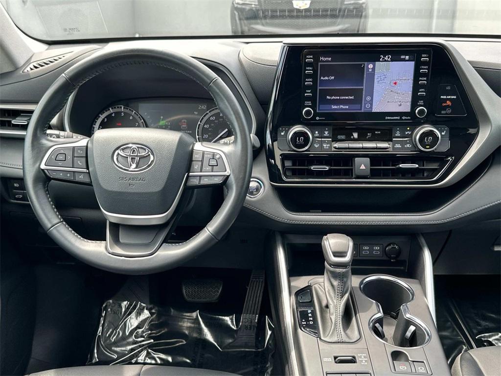 used 2022 Toyota Highlander car, priced at $31,800