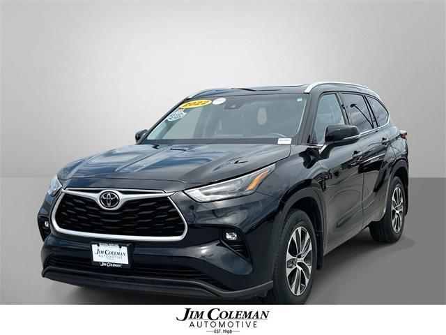 used 2022 Toyota Highlander car, priced at $33,400