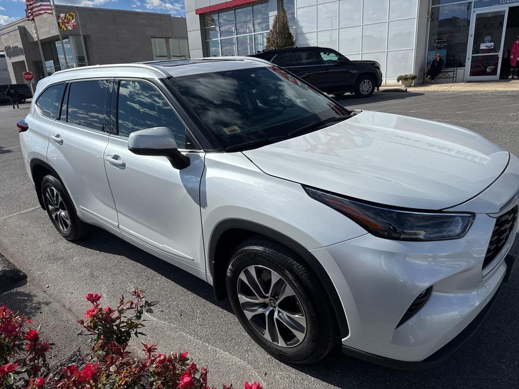 used 2022 Toyota Highlander car, priced at $35,000