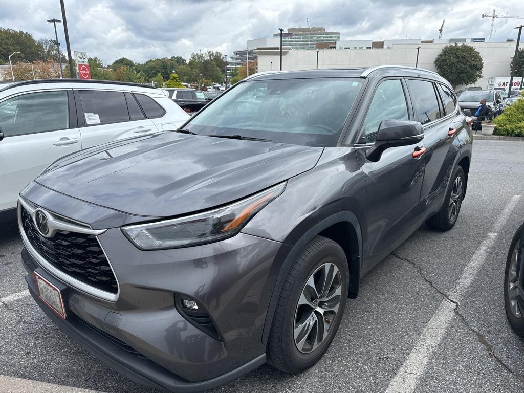 used 2021 Toyota Highlander car, priced at $34,000