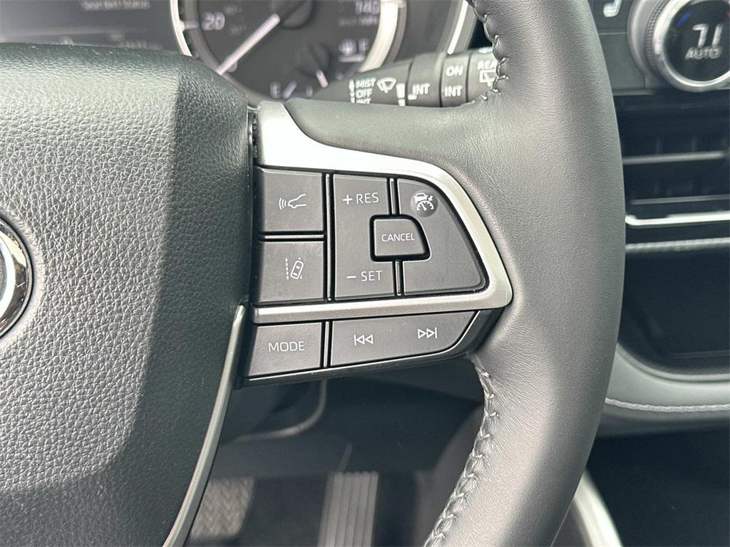 used 2023 Toyota Highlander car, priced at $39,500
