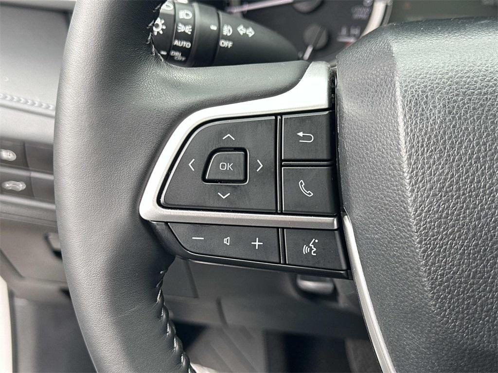 used 2023 Toyota Highlander car, priced at $39,500