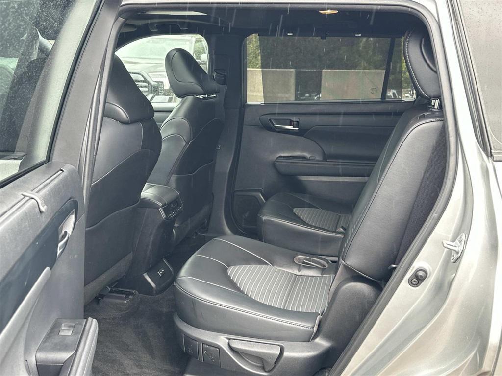 used 2023 Toyota Highlander car, priced at $39,500