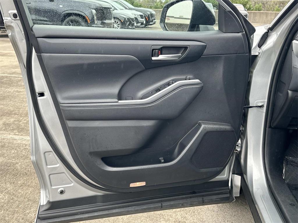 used 2023 Toyota Highlander car, priced at $39,500