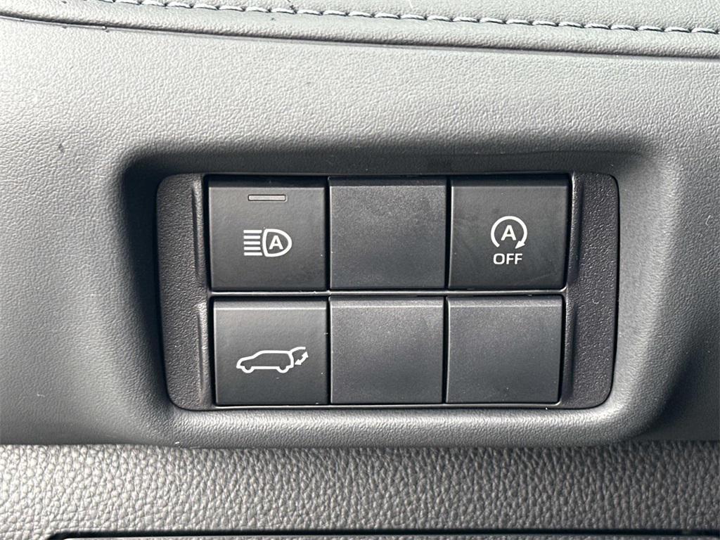 used 2023 Toyota Highlander car, priced at $39,500