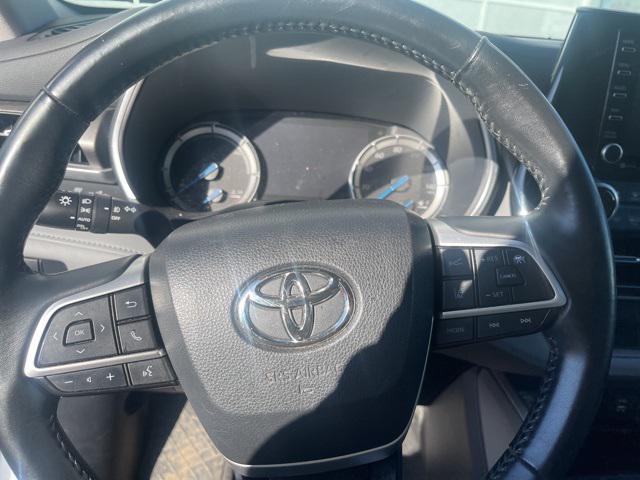 used 2022 Toyota Highlander Hybrid car, priced at $40,000