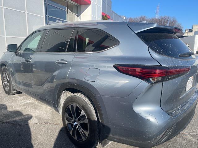 used 2022 Toyota Highlander Hybrid car, priced at $40,000